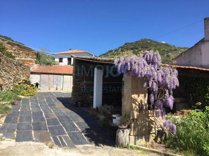 Quinta T4 para Venda em Vila Nova de Foz Côa Foto 37