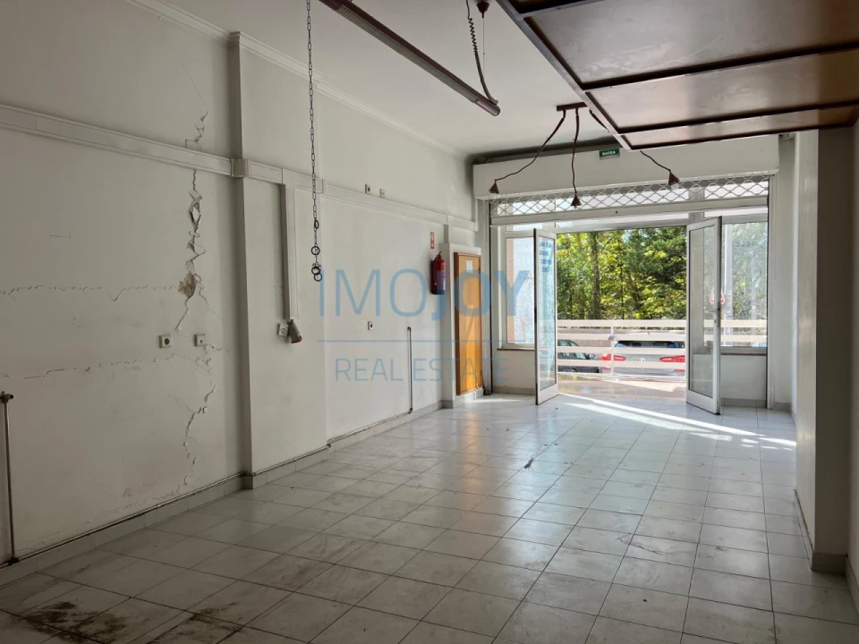 Loja para Arrendamento em Queluz e Belas Foto 1