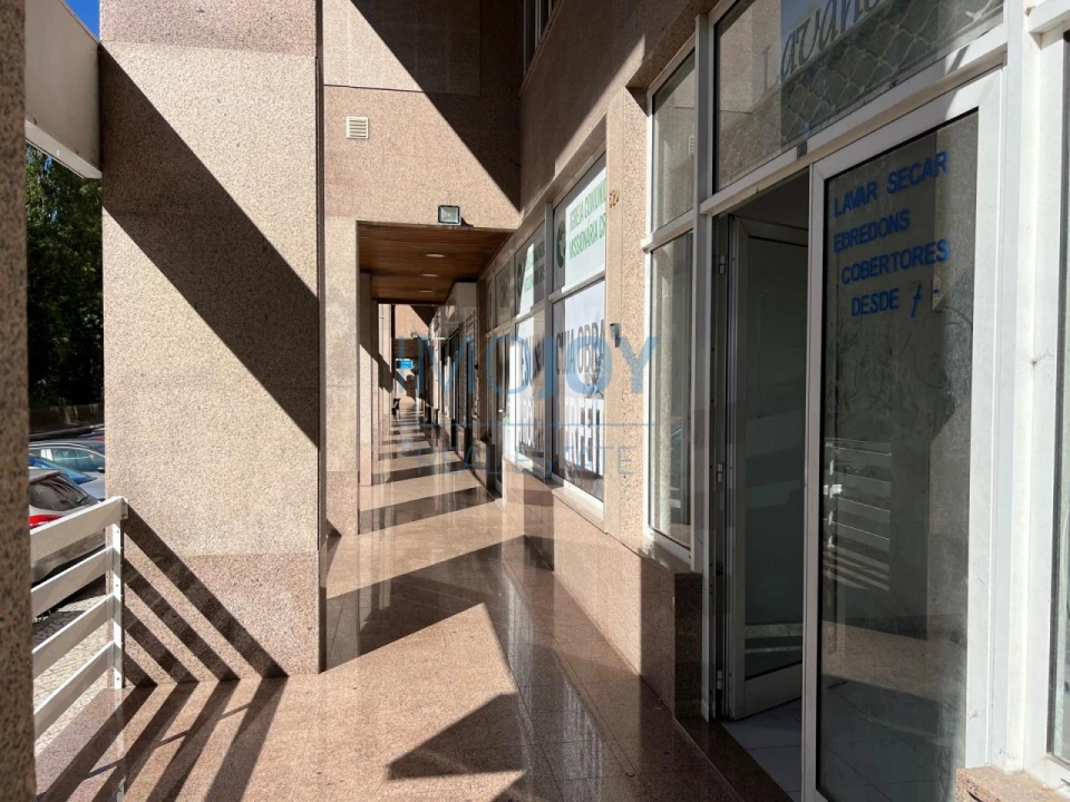 Loja para Arrendamento em Queluz e Belas Foto 11