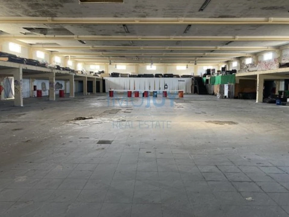 Armazém para Venda em Queluz e Belas Foto 1