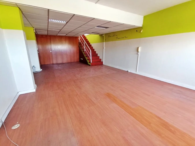 Loja para Arrendamento em Coronado (São Romão e São Mamede) Foto 2