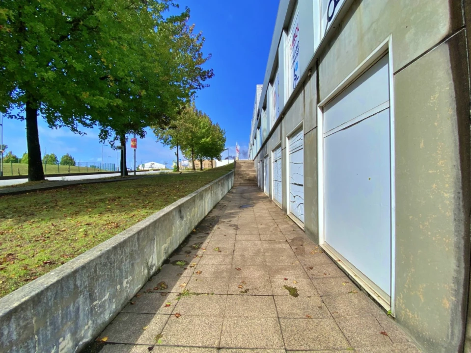 Loja para Arrendamento em Moreira Foto 1