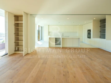 Apartamento T3 para Venda em Lordelo do Ouro e Massarelos