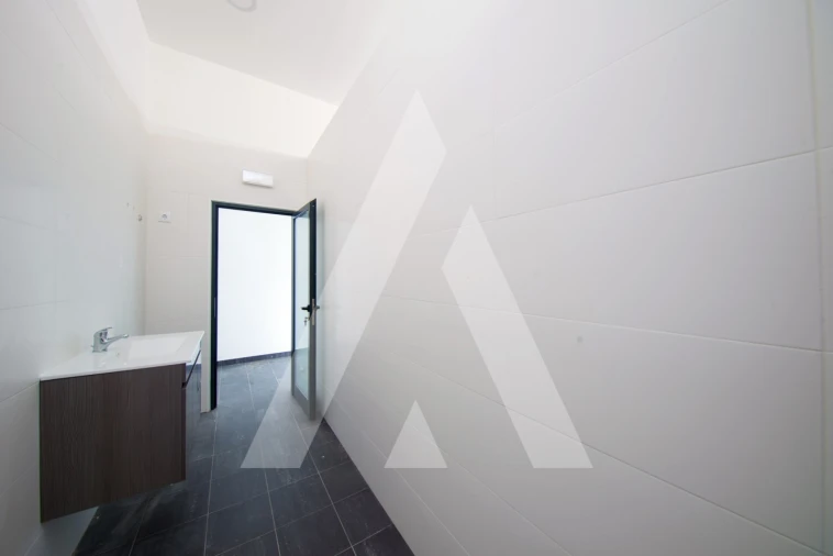 Armazém para Venda em Maceira Foto 9