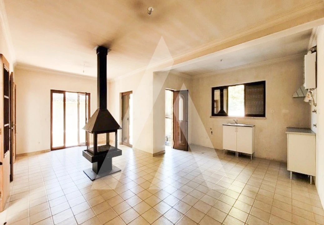 Moradia T4 para Venda em Aguda Foto 4