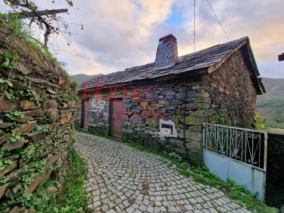 Moradia T2 para Venda em São Martinho das Moitas e Covas do Rio Foto 1