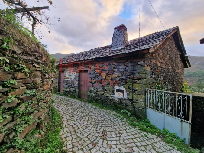 Moradia T2 para Venda em São Martinho das Moitas e Covas do Rio Foto 1