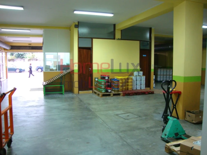 Armazém para Arrendamento em Campanhã Foto 1