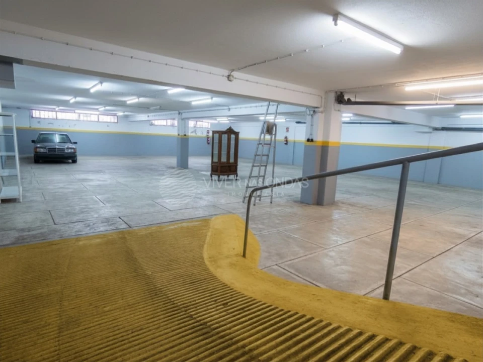 Armazém para Venda em Mafamude e Vilar do Paraíso Foto 1