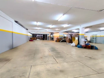 Armazém para Venda em Mafamude e Vilar do Paraíso