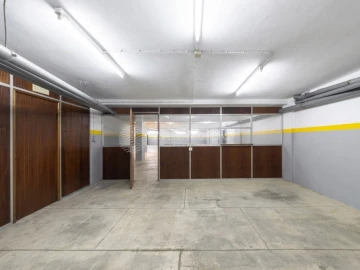 Armazém para Venda em Mafamude e Vilar do Paraíso