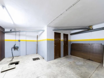 Armazém para Venda em Mafamude e Vilar do Paraíso