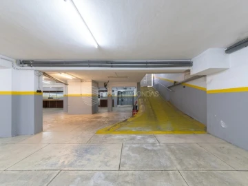 Armazém para Venda em Mafamude e Vilar do Paraíso