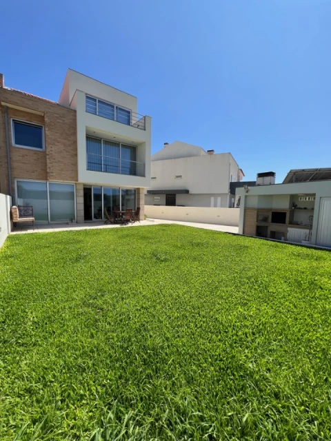 Moradia T3 para Venda em Arcozelo