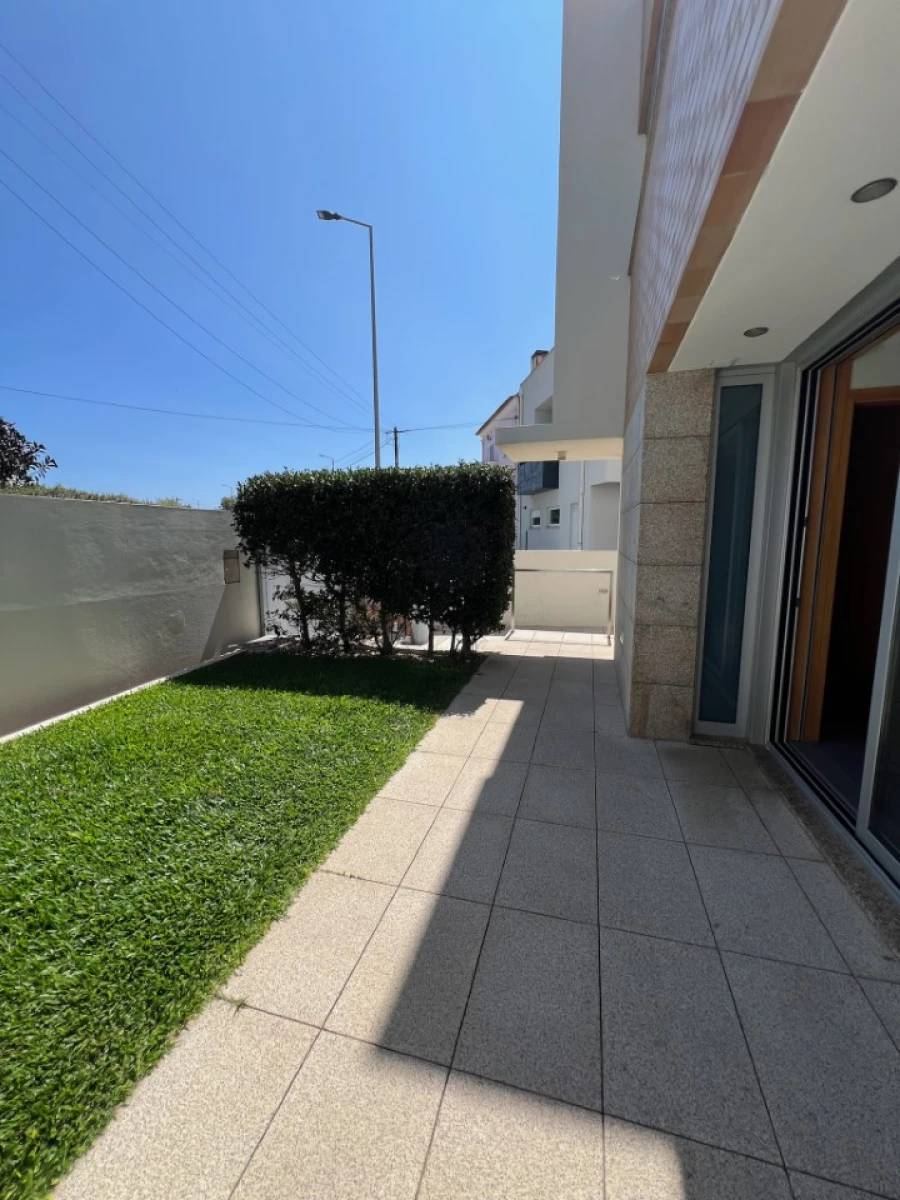 Moradia T3 para Venda em Arcozelo Foto 10