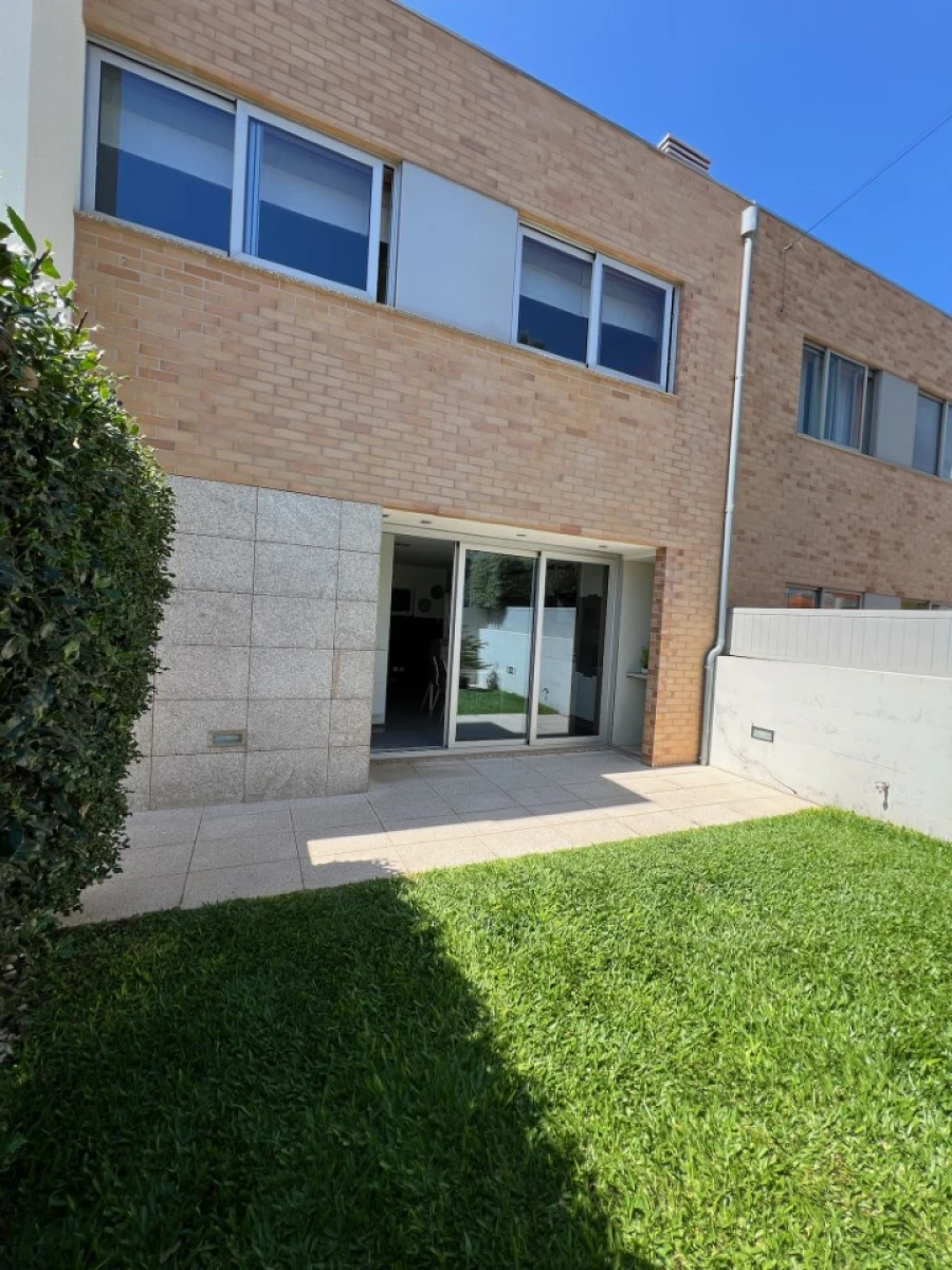 Moradia T3 para Venda em Arcozelo Foto 2