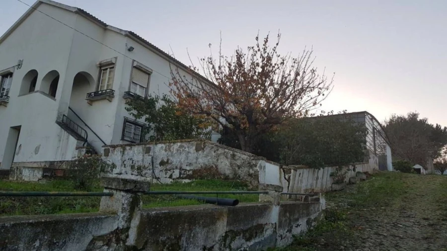 Moradia T4 para Venda em Santo Antão e São Julião do Tojal Foto 1