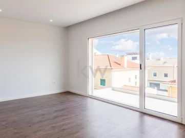Moradia T4 para Venda em Pontinha e Famões