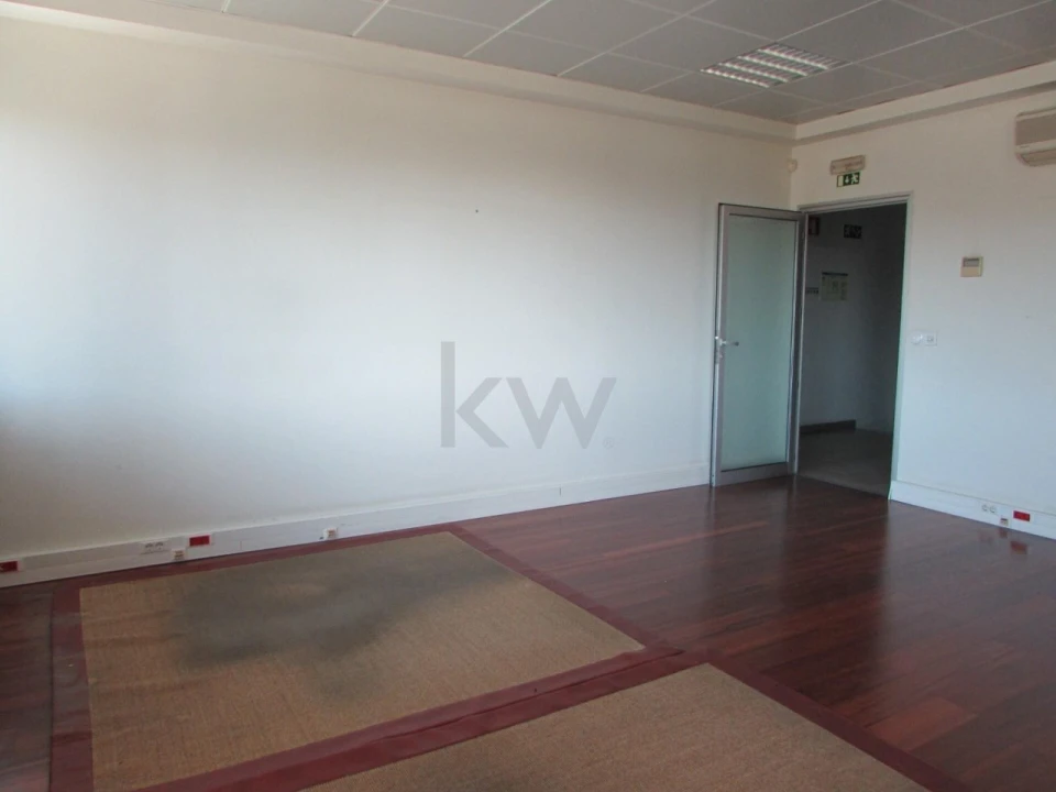 Armazém para Arrendamento em Atouguia Foto 10