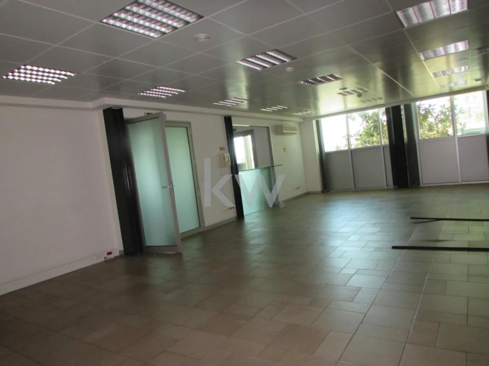 Armazém para Arrendamento em Atouguia Foto 6