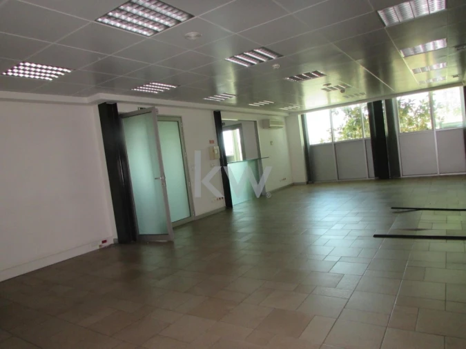 Armazém para Arrendamento em Atouguia Foto 6