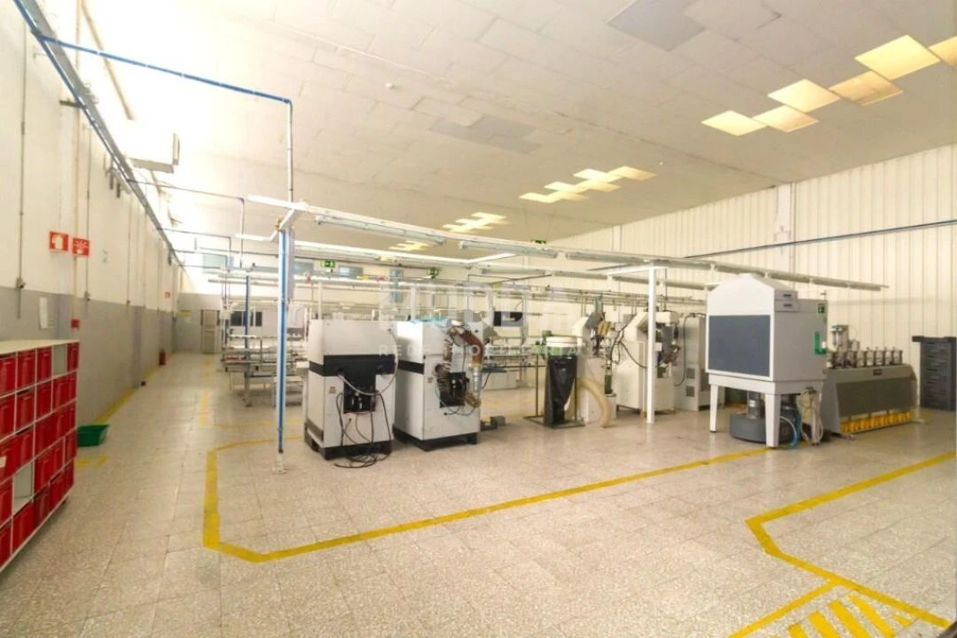 Armazém para Venda em São João da Madeira Foto 21