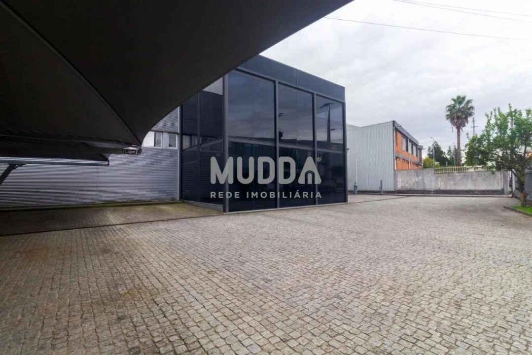 Armazém para Venda em São João da Madeira Foto 27