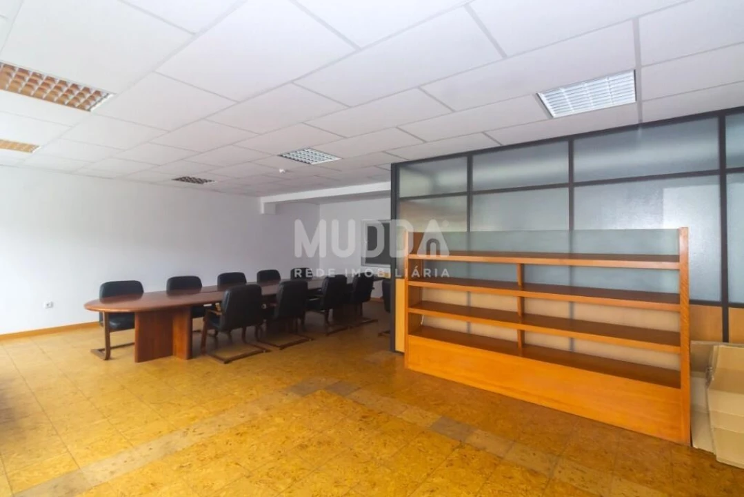 Armazém para Venda em São João da Madeira Foto 13