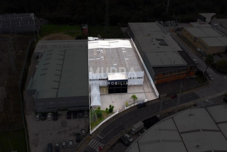 Armazém para Venda em São João da Madeira Foto 35