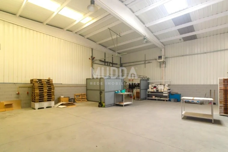 Armazém para Venda em São João da Madeira Foto 22