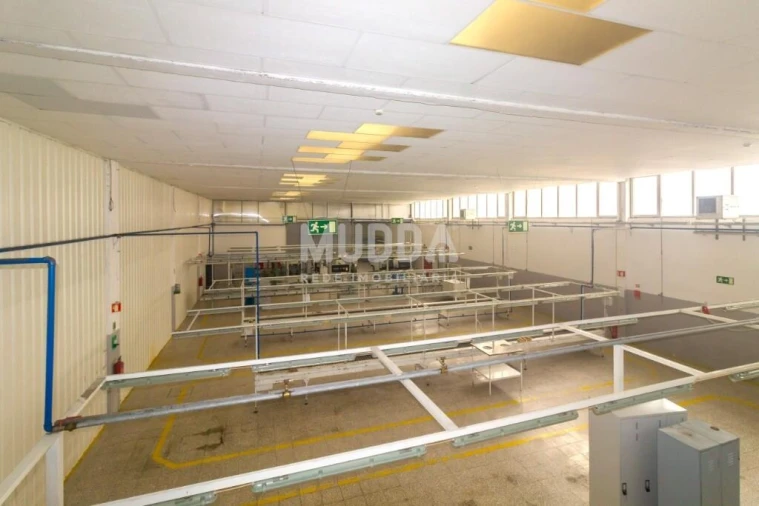 Armazém para Venda em São João da Madeira Foto 16