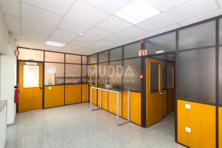 Armazém para Venda em São João da Madeira Foto 8