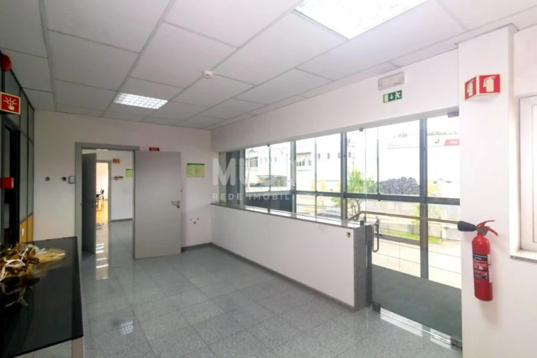 Armazém para Venda em São João da Madeira Foto 12