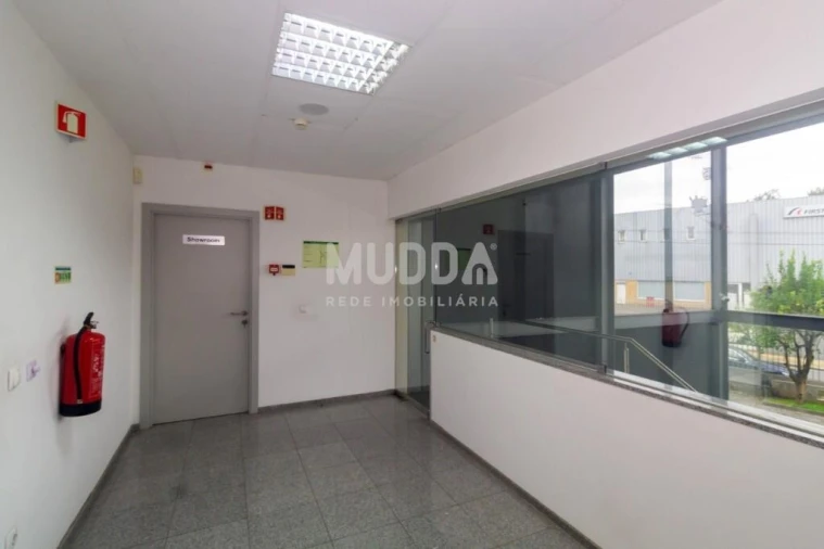 Armazém para Venda em São João da Madeira Foto 5