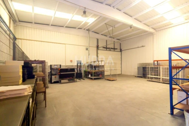 Armazém para Venda em São João da Madeira Foto 24