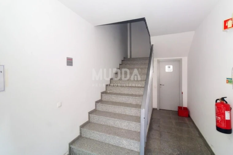 Armazém para Venda em São João da Madeira Foto 11