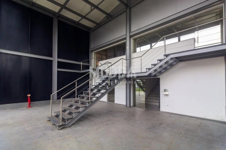 Armazém para Venda em São João da Madeira Foto 3