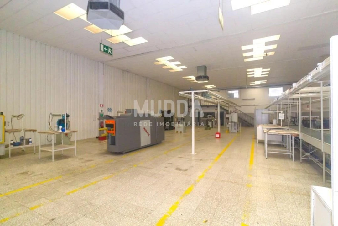 Armazém para Venda em São João da Madeira Foto 25