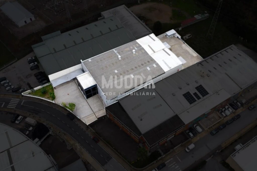 Armazém para Venda em São João da Madeira Foto 34