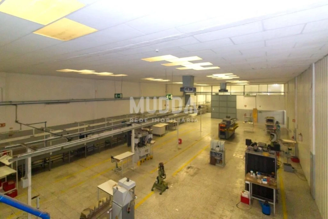 Armazém para Venda em São João da Madeira Foto 37