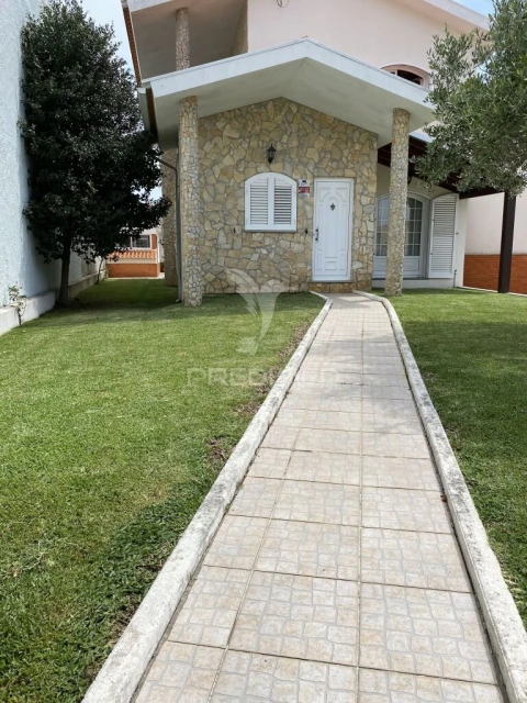 Moradia T4 para Venda em Eixo e Eirol