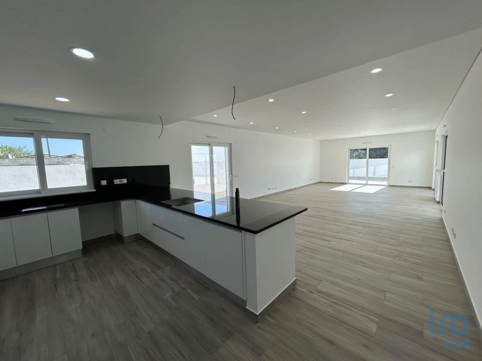 Moradia T4 para Venda em Altura Foto 9