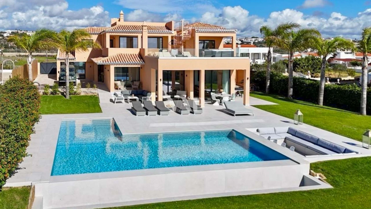 Moradia T5 para Venda em Albufeira e Olhos de Água Foto 2