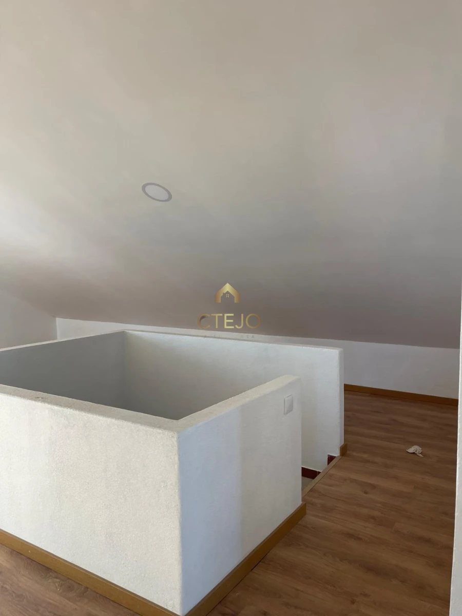 Moradia T5 para Venda em Azambuja Foto 18