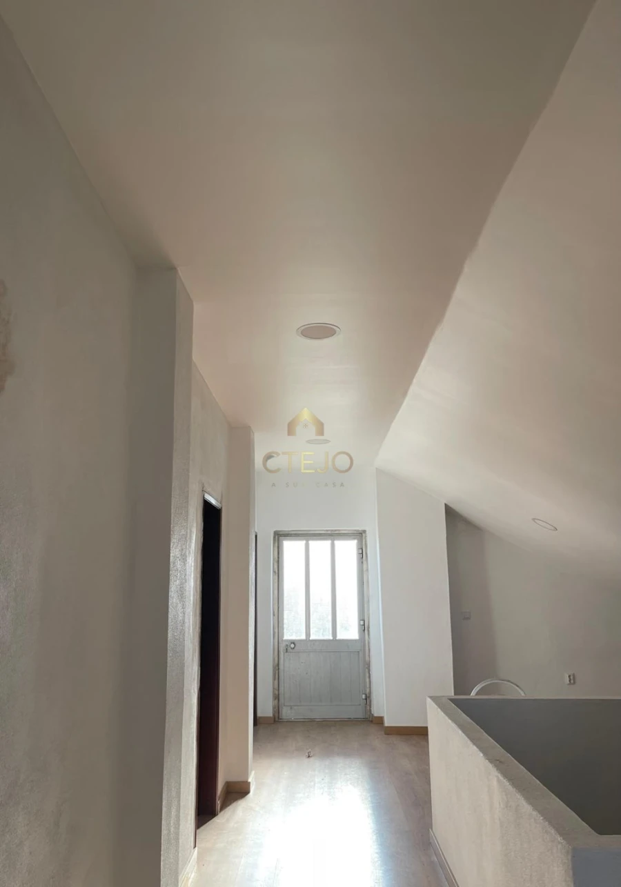 Moradia T5 para Venda em Azambuja Foto 12