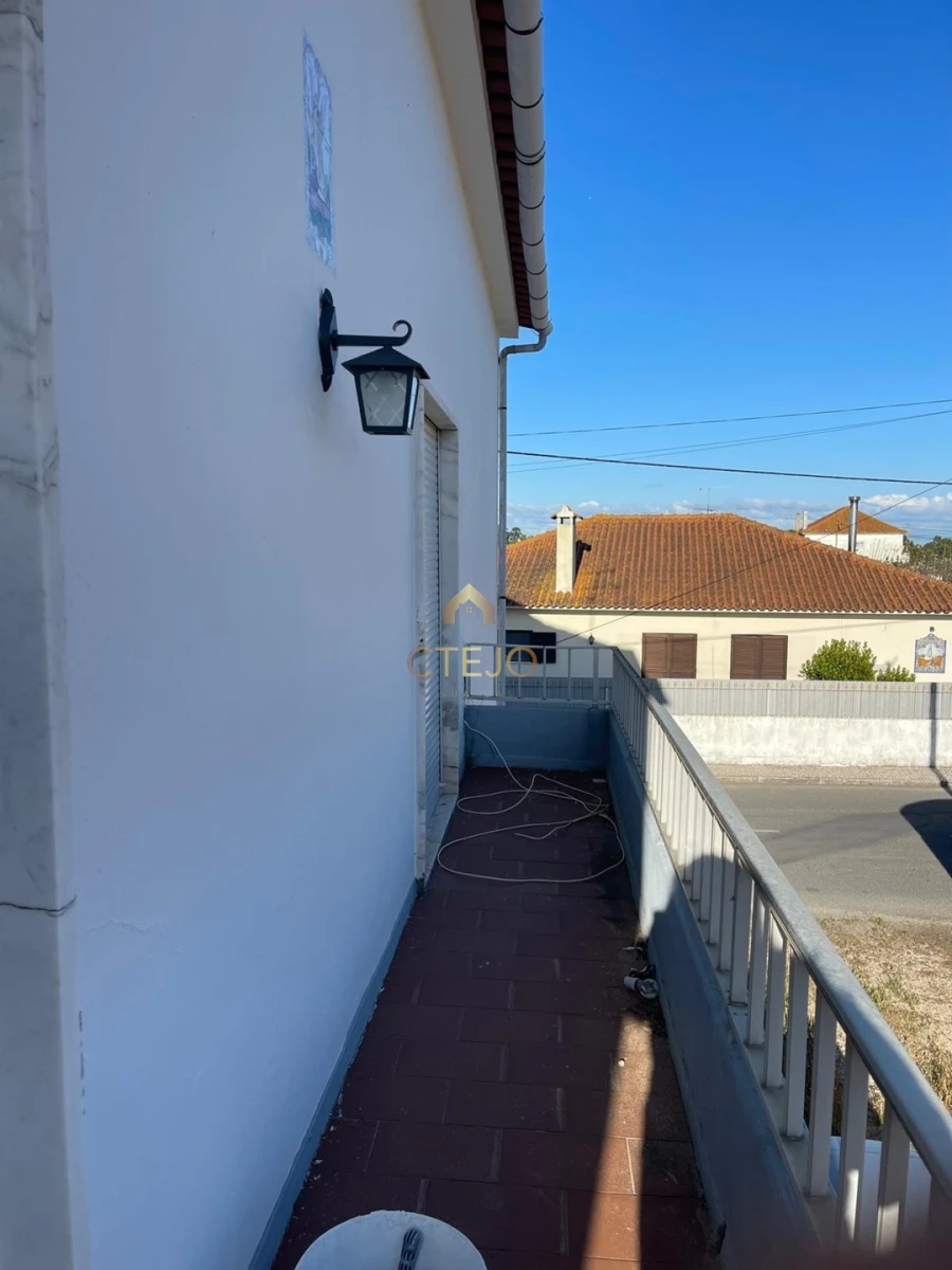 Moradia T5 para Venda em Azambuja Foto 3