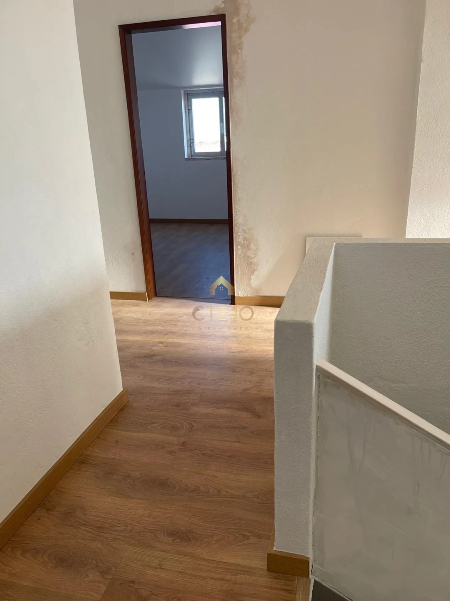 Moradia T5 para Venda em Azambuja Foto 11