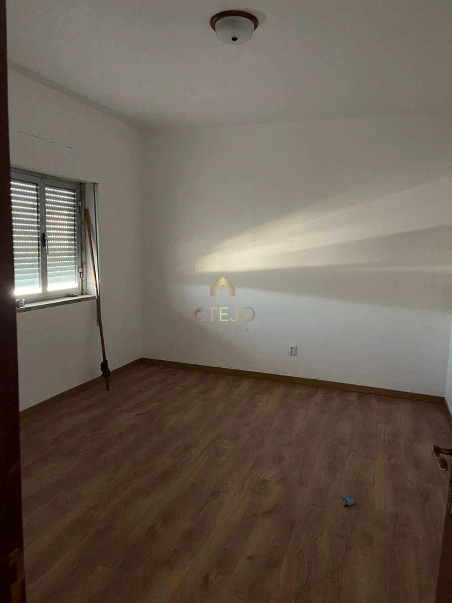 Moradia T5 para Venda em Azambuja Foto 8