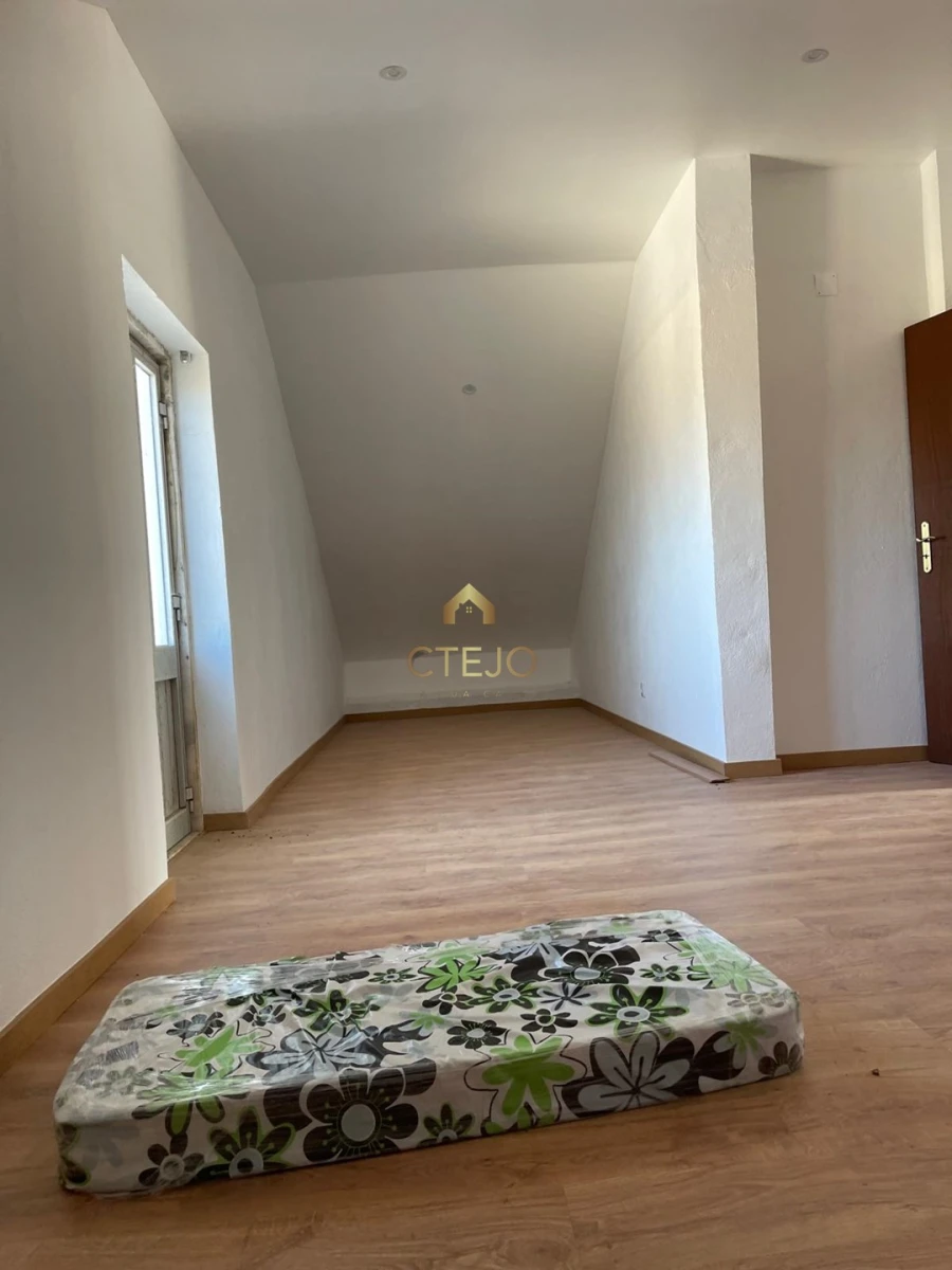 Moradia T5 para Venda em Azambuja Foto 16