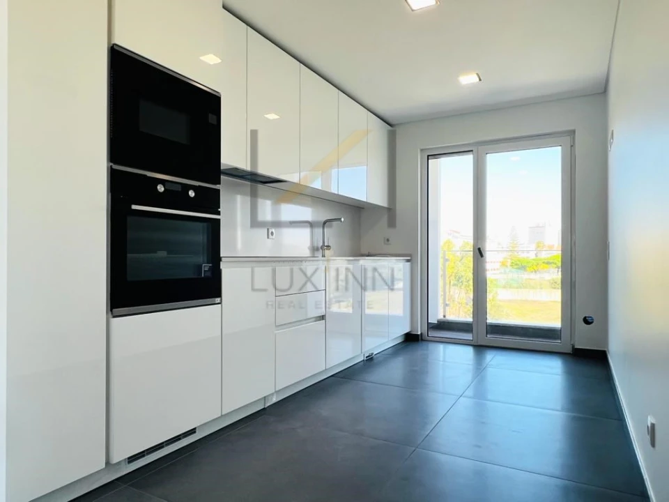 Apartamento T3 para Venda em Carcavelos e Parede Foto 5